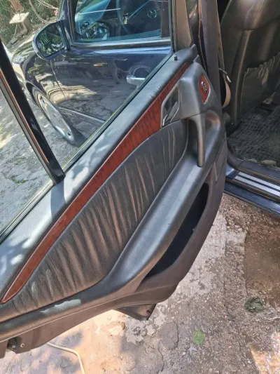مرسيدس بنز الفئة E 1998 - صورة 6