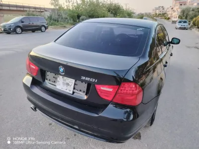 بي إم دبليو الفئة الثالثة 2011 - صورة 10