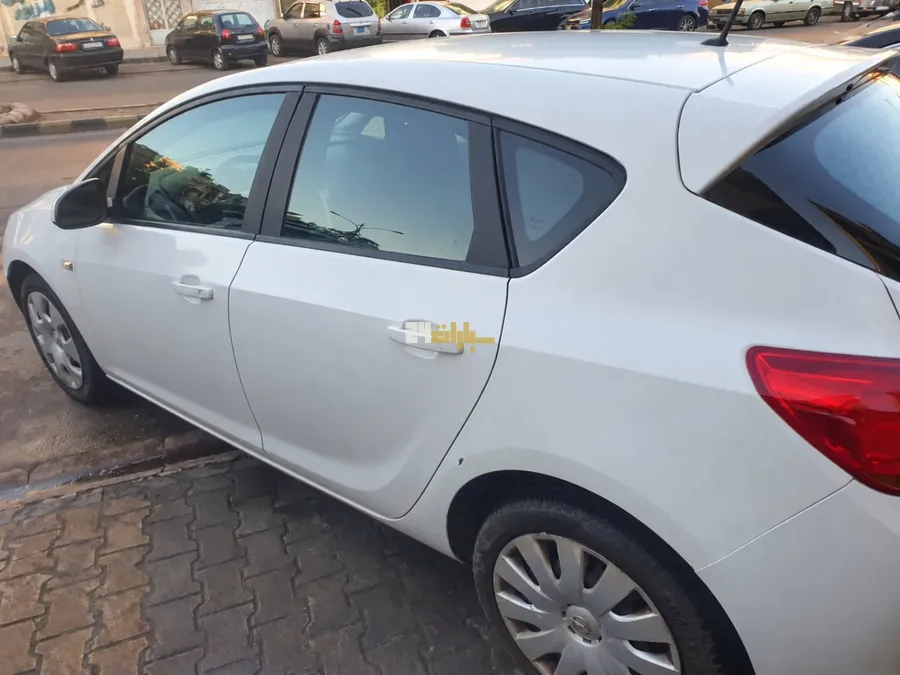 اوبل أسترا 2014 - صورة 2